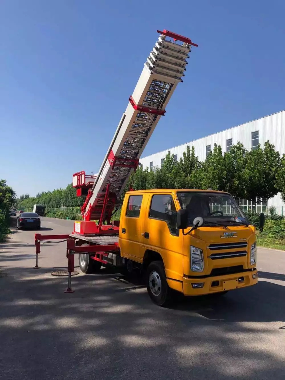 广昌县附近的云梯车出租服务：轻松解决高空作业需求