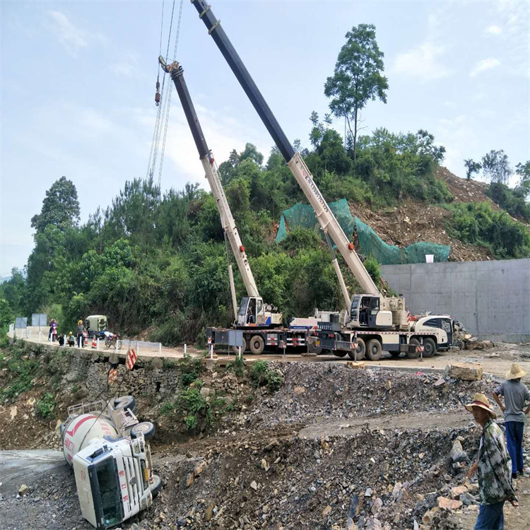 广昌县汽车掉沟里叫吊车救援要多少钱